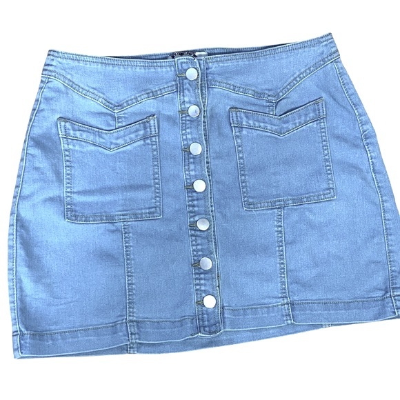 Super soft Boohoo Denim button down jean skirt - Picture 2 of 9